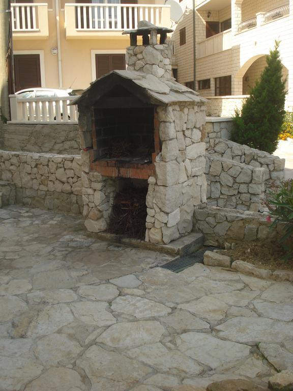 Apartmani Neno Lokva Rogoznica Bagian luar foto
